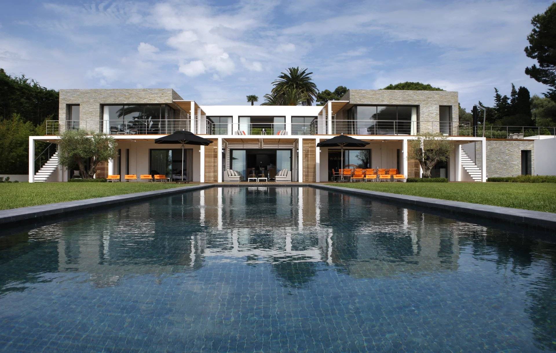 Exceptional contemporary villa with sea view in a gated domain