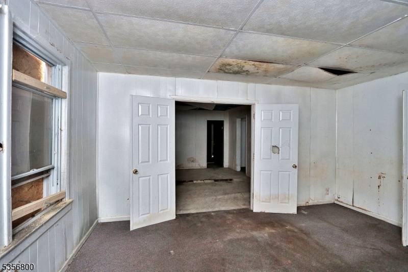 Excellent investment or owner occupant opportunity in Newark !