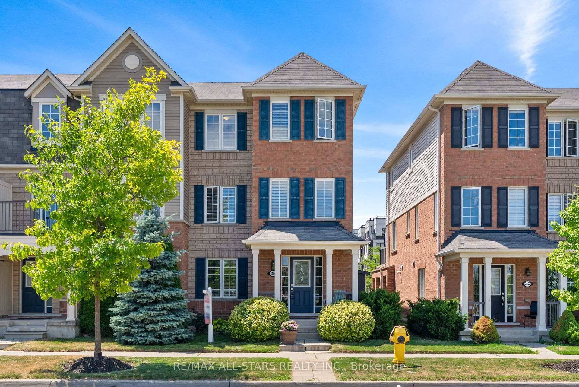 Spacious 3 storey freehold end unit townhome in a family friendly neighbourhood !