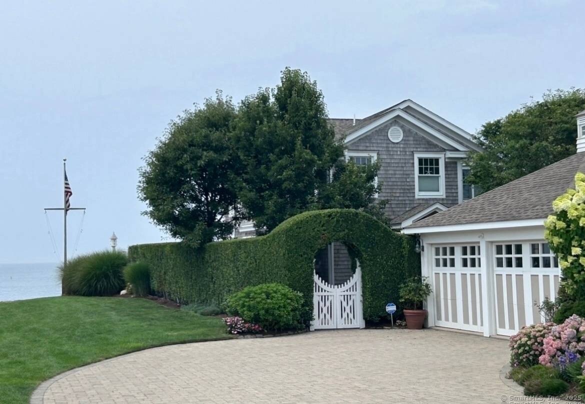 BEACHFRONT Beautifully renovated Furnished luxury waterfront monthly rental for annually 10, 000 or winter for 5900 a month 9 30 25 to 5 15 26 some flexibility with dates.