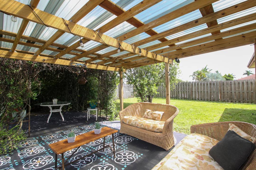 Impecable 3 bedroom house in the heart of Wellington available for the upcoming Equestrian Season.