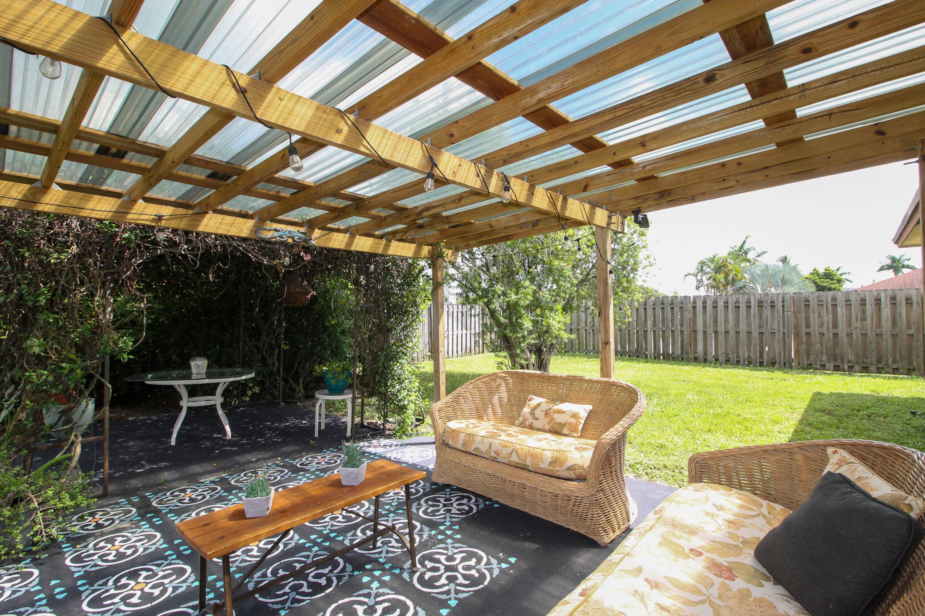 Impecable 3 bedroom house in the heart of Wellington available for the upcoming Equestrian Season.