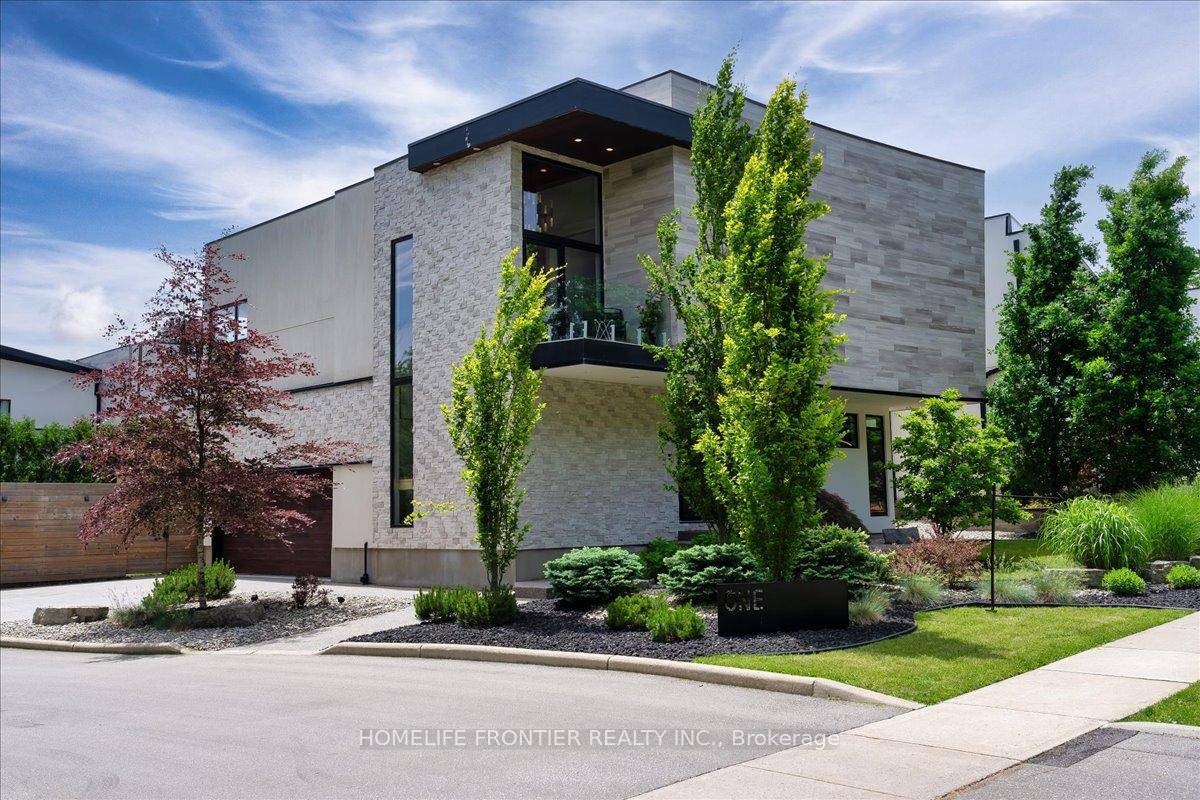 Welcome to this majestic luxury house, a true gem nestled in the coveted and family friendly community of The Alcove in Byron !