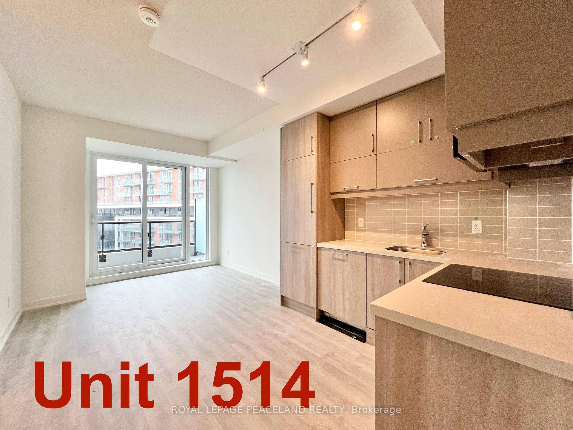 Only 1 Year new 1 bed 1 Den W 1 Bath, South Facing Bright Unit in DT Markham Gallery Square Tower B.