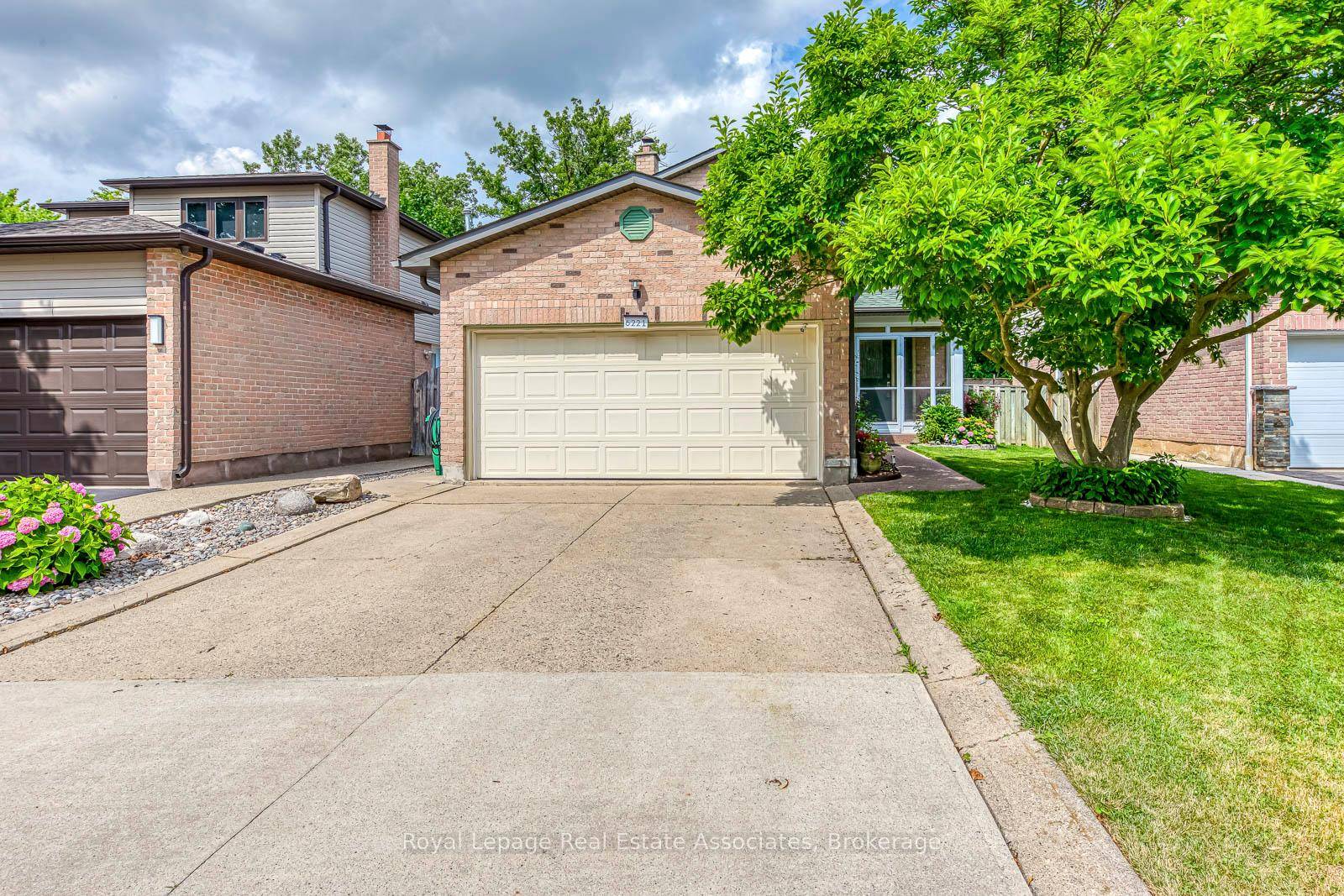 Feel instantly at home in this cozy 3bed, 3bath detached in Lisgar, with about 2430 sq ft of warm, inviting space including a separate family room and finished basement, rich ...