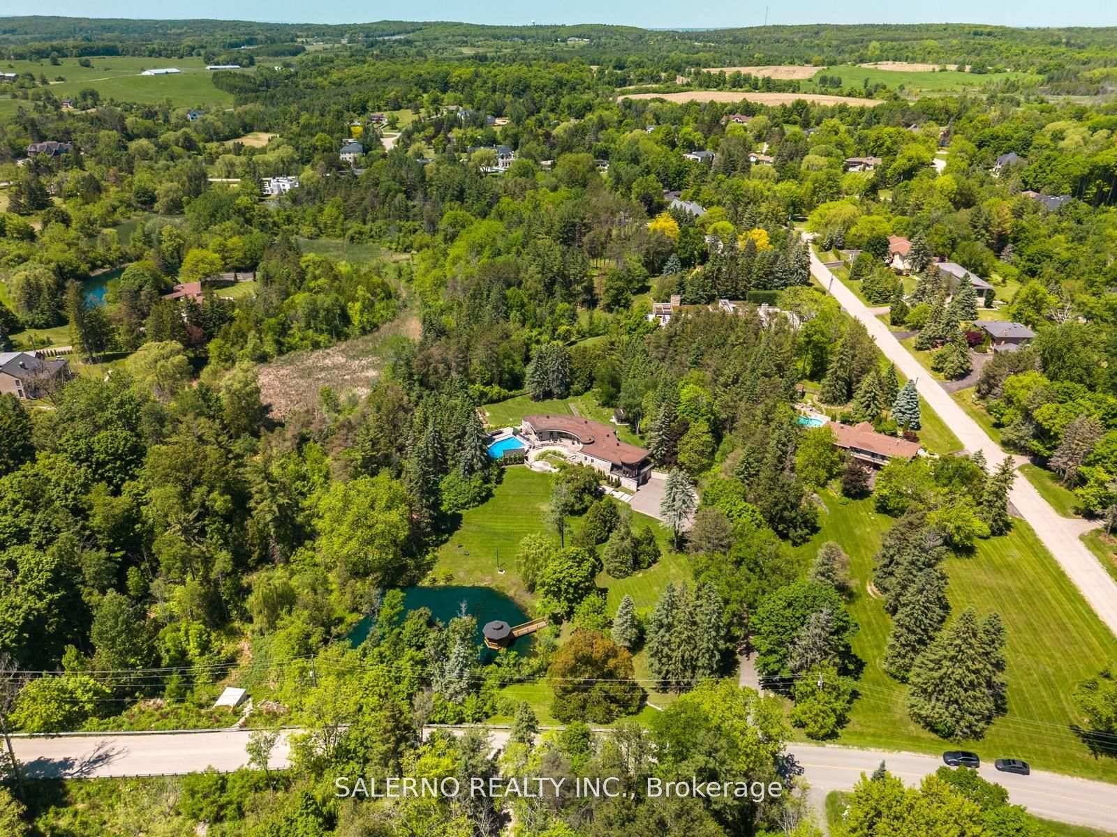 Welcome To Your Very Own Private Oasis In The Trees.