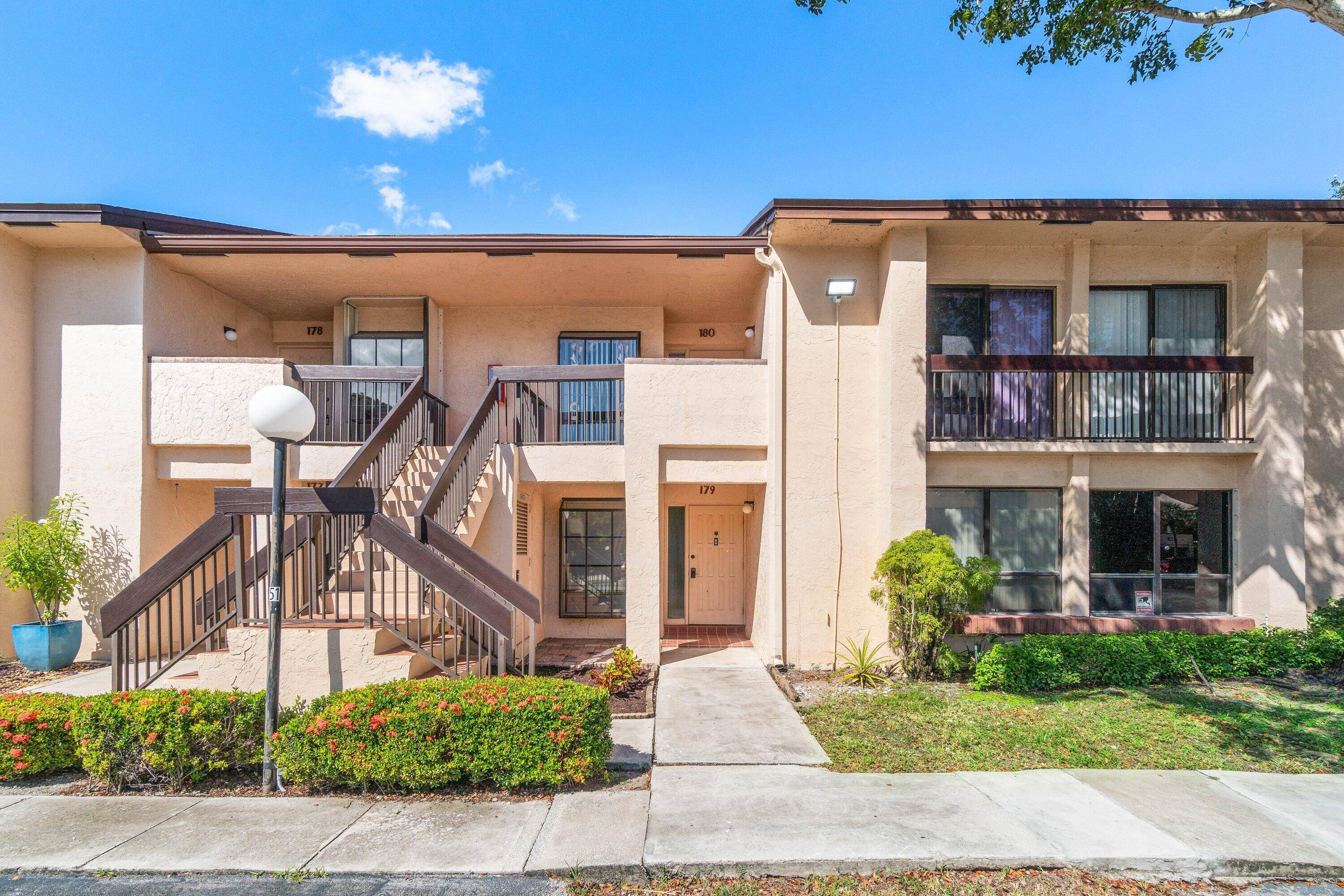 Stunning First Floor Renovation in Meadowridge Deerfield Beach !