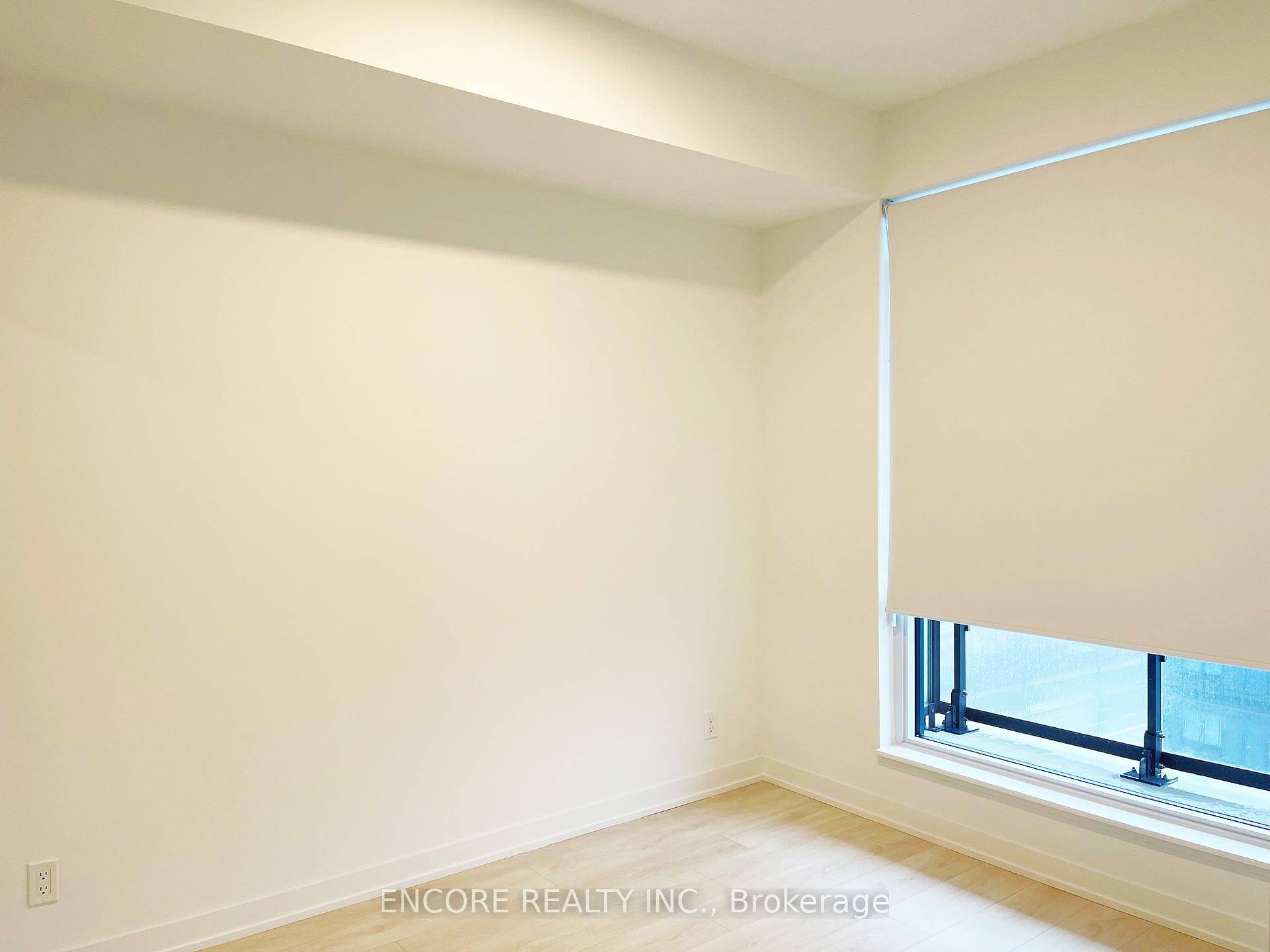 Welcome to this Daniels Developed, bright and beautifully designed 1 bedroom, 1 bathroom condo, where style meets comfort !