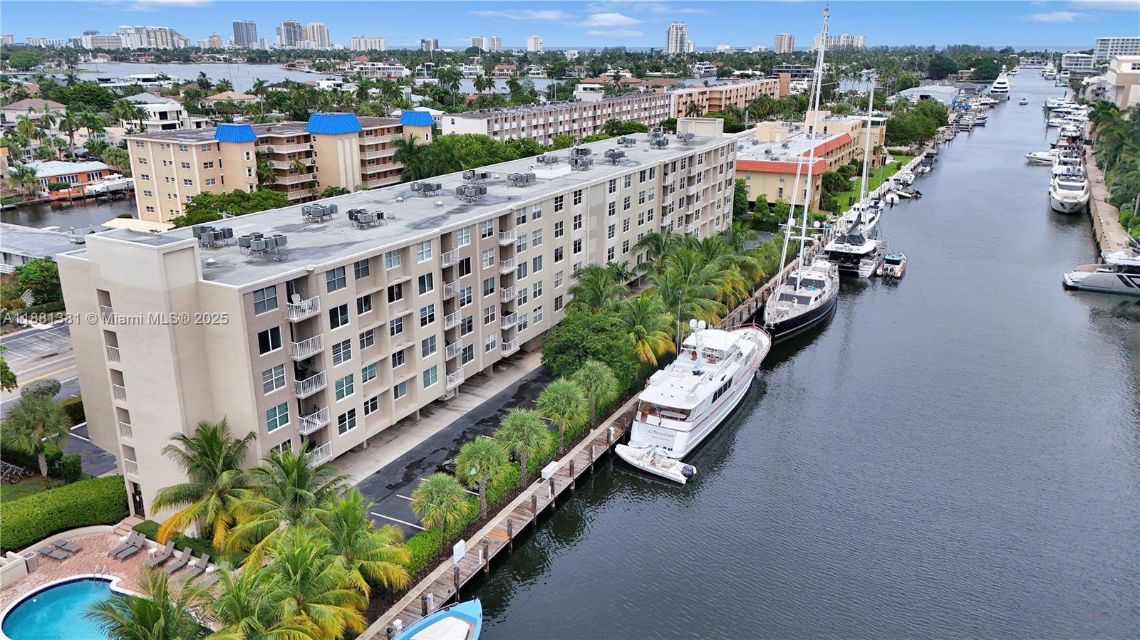 Located in the heart of Fort Lauderdale s renowned boating community, this 2 bedroom, 2 bath condo offers the perfect combination of comfort and convenience.