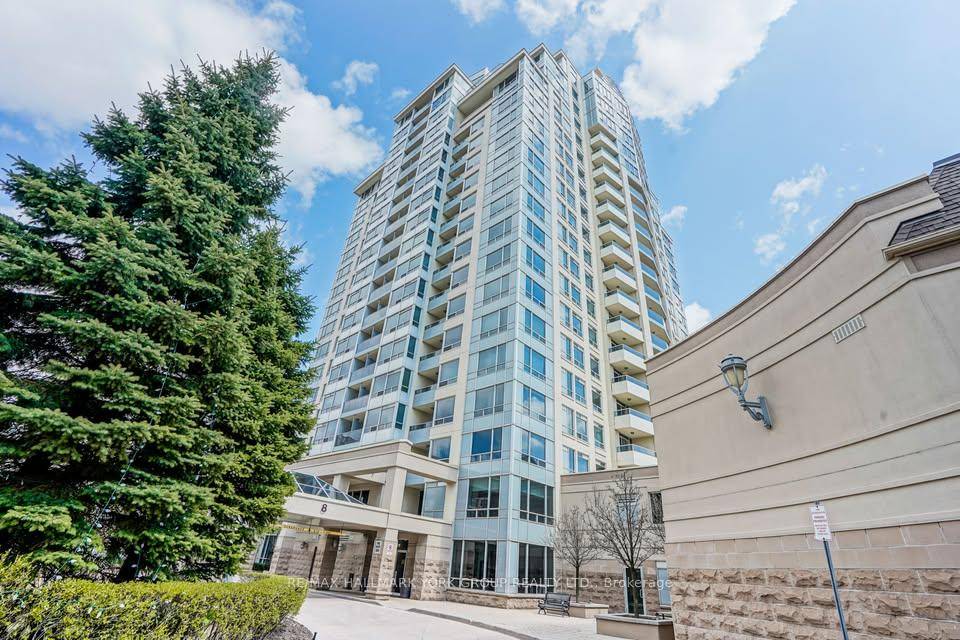 Beautiful and covenient main floor unit in prestigious building !