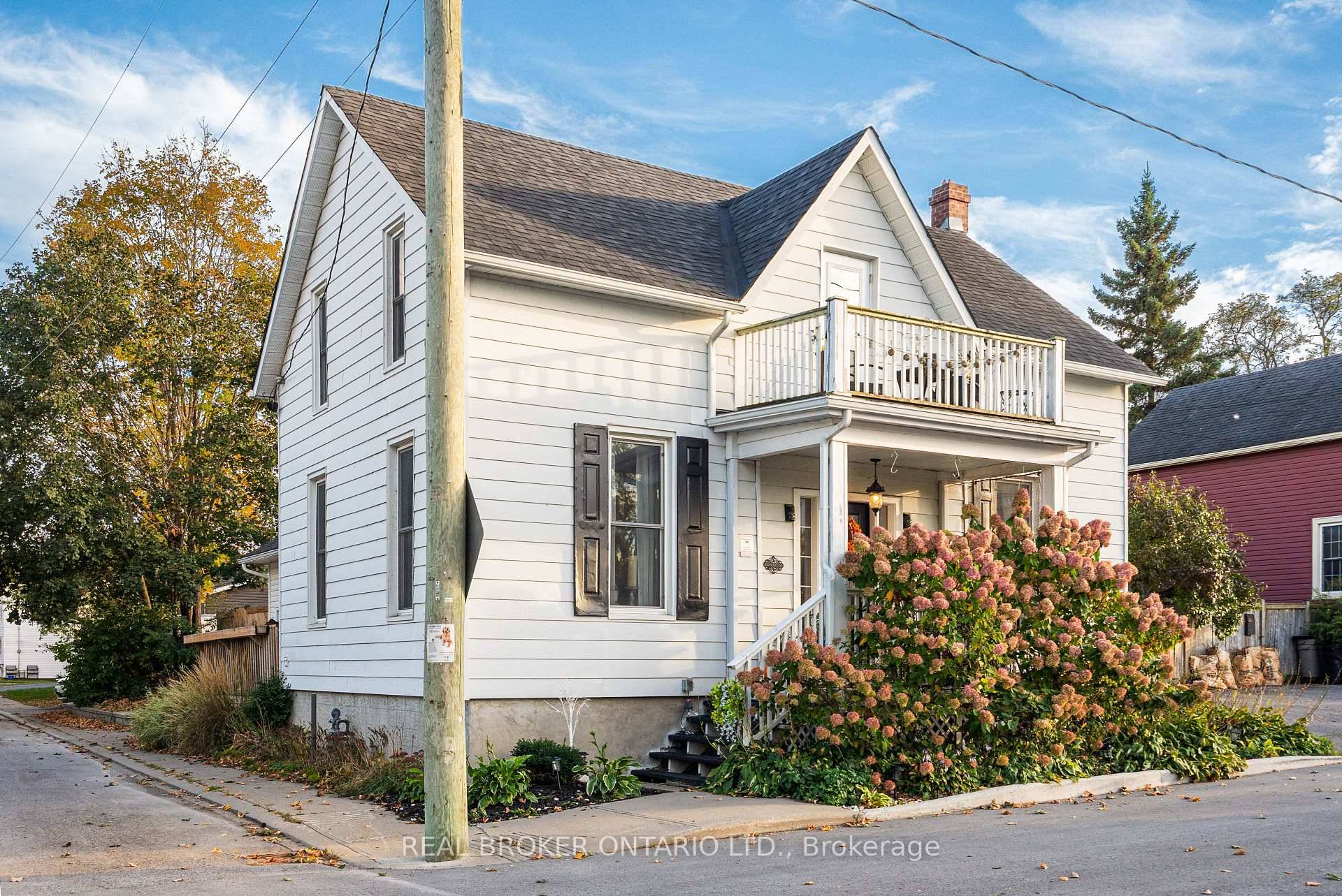 Charming Century Home in the Heart of Carleton Place !