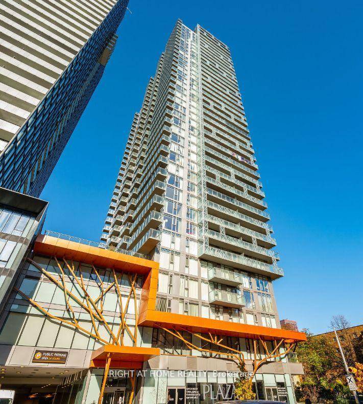 Bright 1 Bedroom Condo situated in the Toronto Downtown Core.