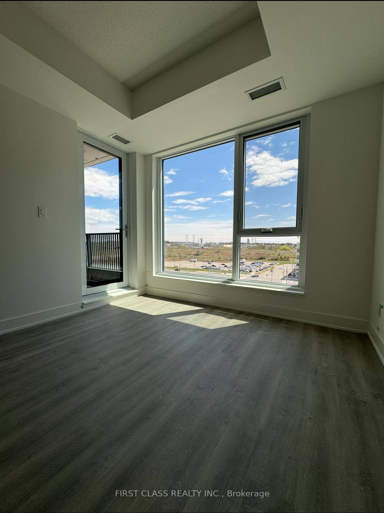 Brand new spacious 1 bed condo at Gallery Towers !