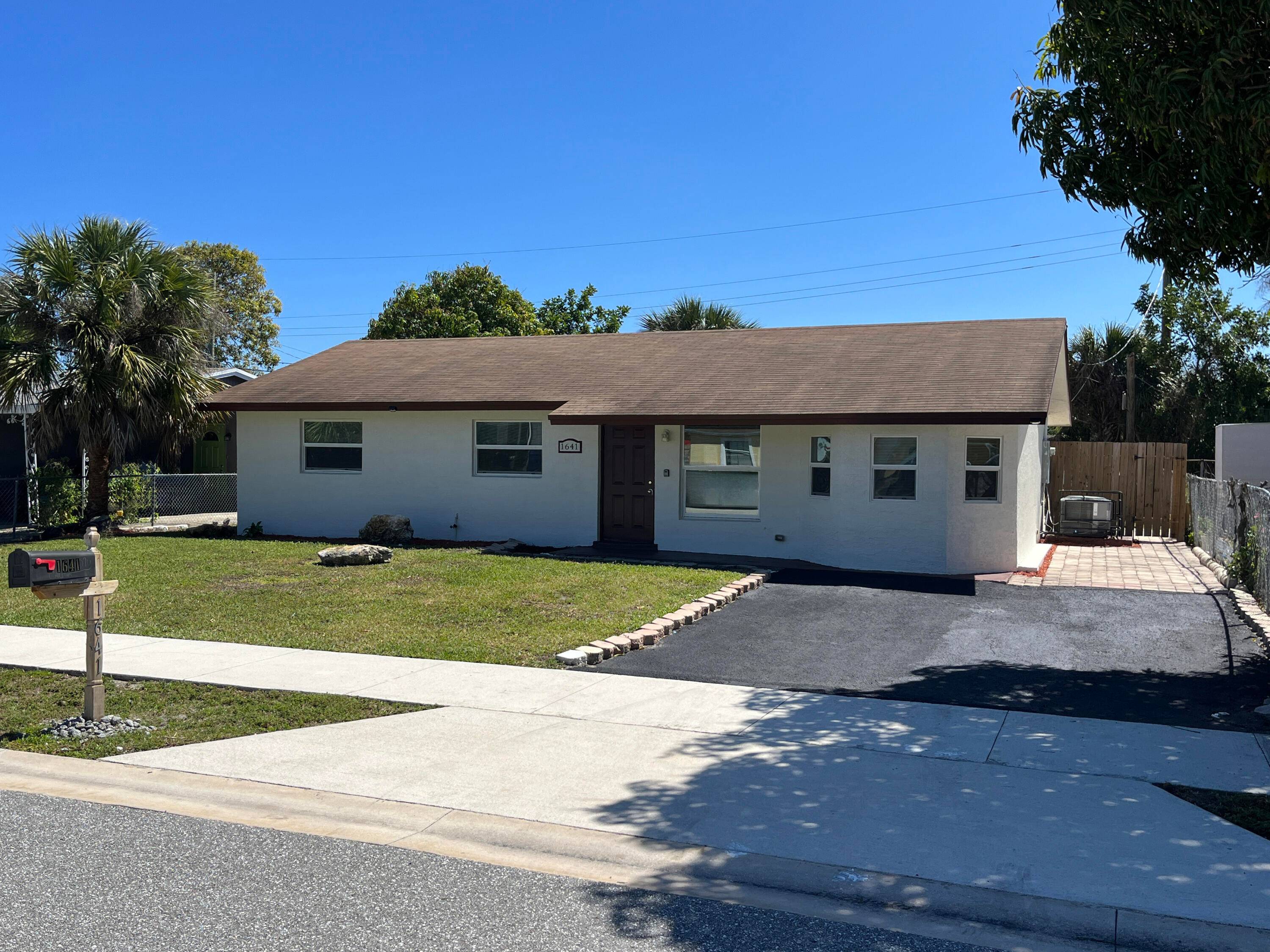 This recently renovated, spacious 3 bedroom, 1 bath home with a large family room offers a large backyard, centrally located A RATED High School and is ready to move in ...