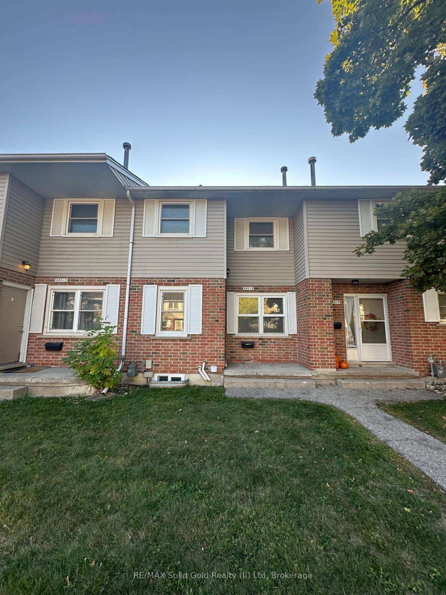 Welcome to this Charming and move in ready 3 bedroom, 2 bathroom condo townhouse located in a quiet, family friendly complex.