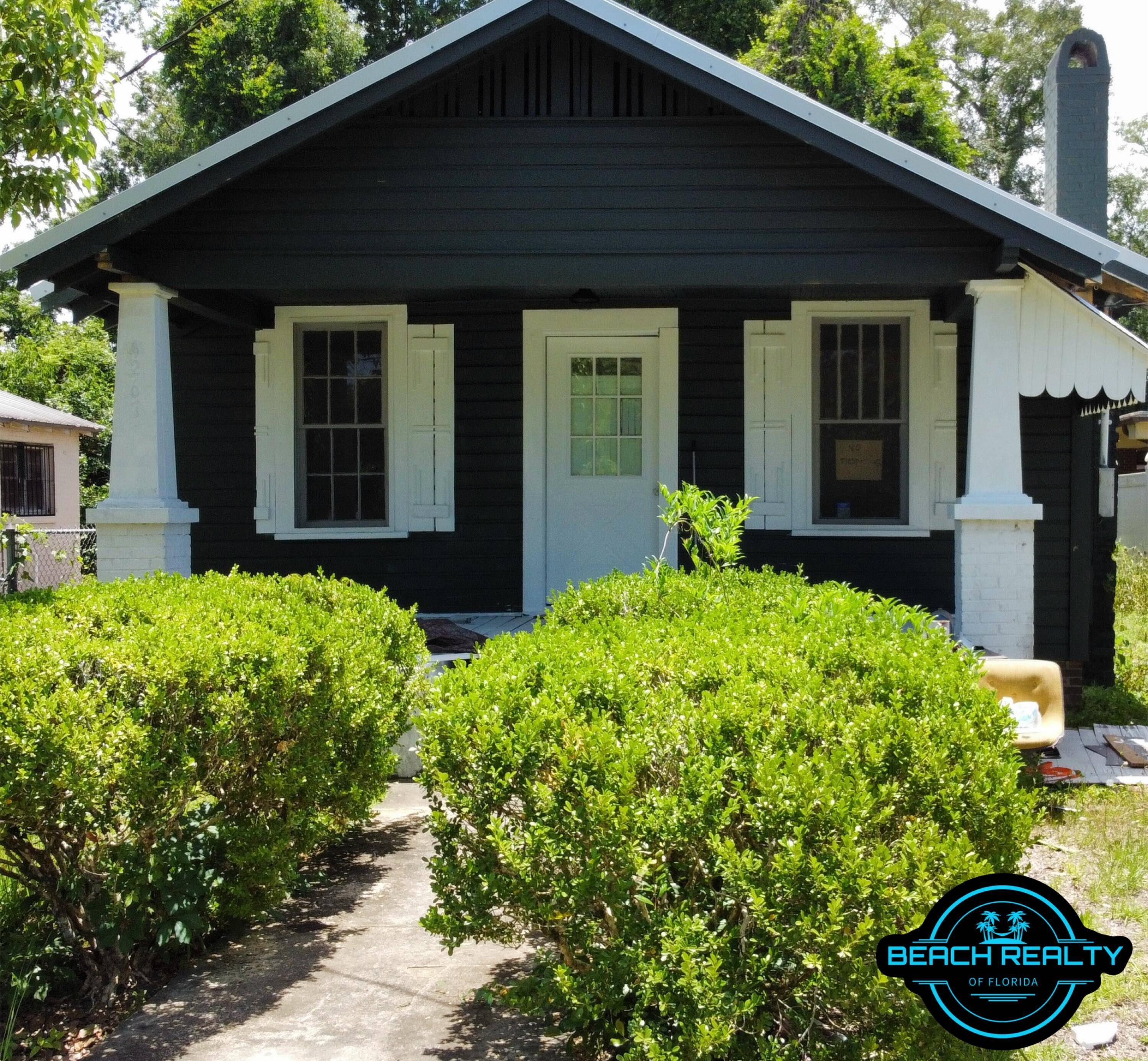 Attention Investors ! Don't miss this incredible opportunity to own a 2 bedroom, 1 bathroom single family home with 672sq ft of living space on a.