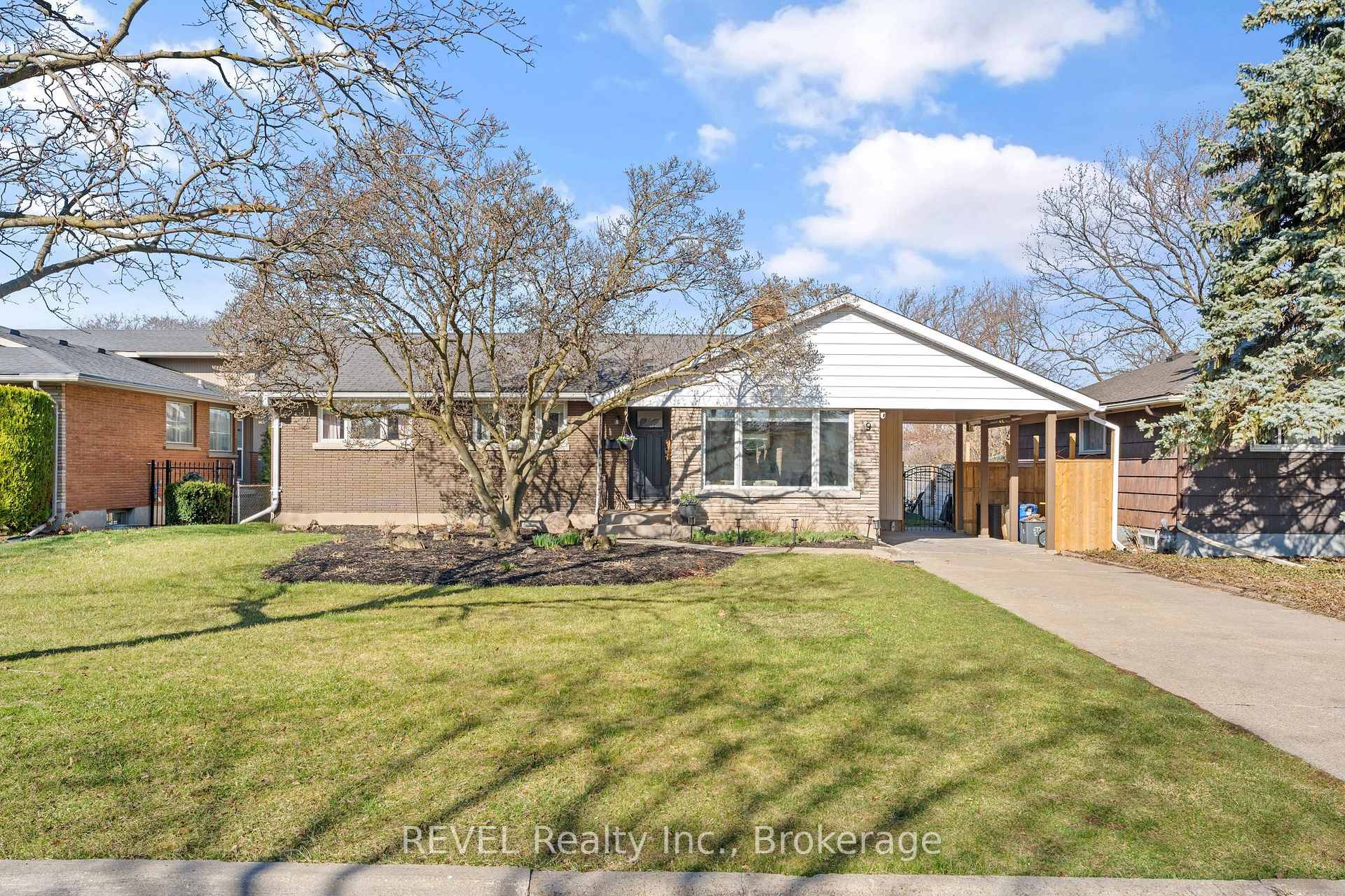 Welcome to 9 Clement Place, a spacious and beautifully updated bungalow tucked away in a peaceful, private pocket of St.