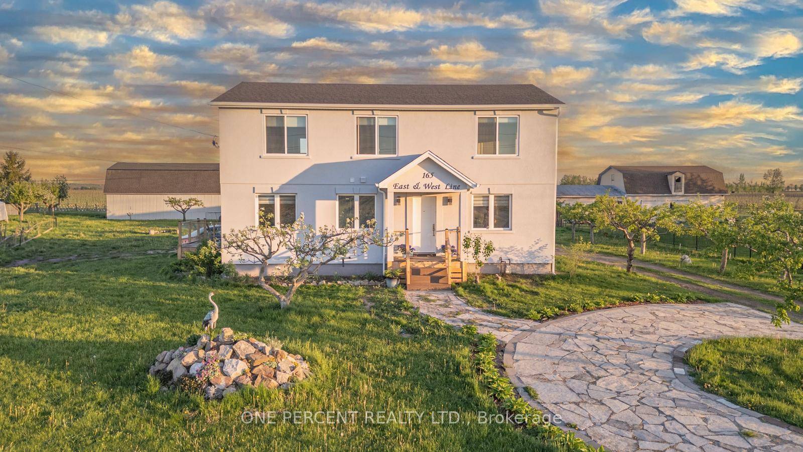 Exceptional Investment amp ; Lifestyle Opportunity in Niagara on the Lake !