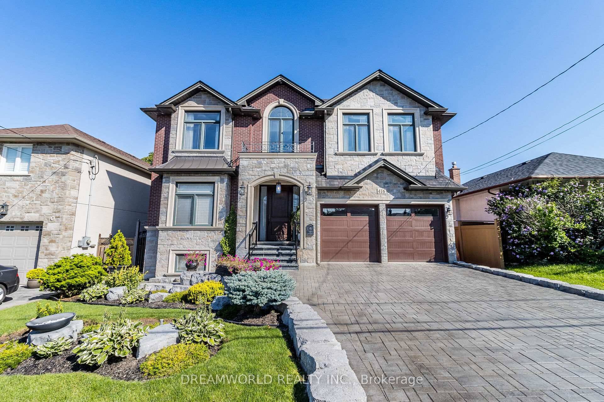 Stunning Custom Built Modern Detached 2 Storey home located in Great Family oriented Neighborhood !