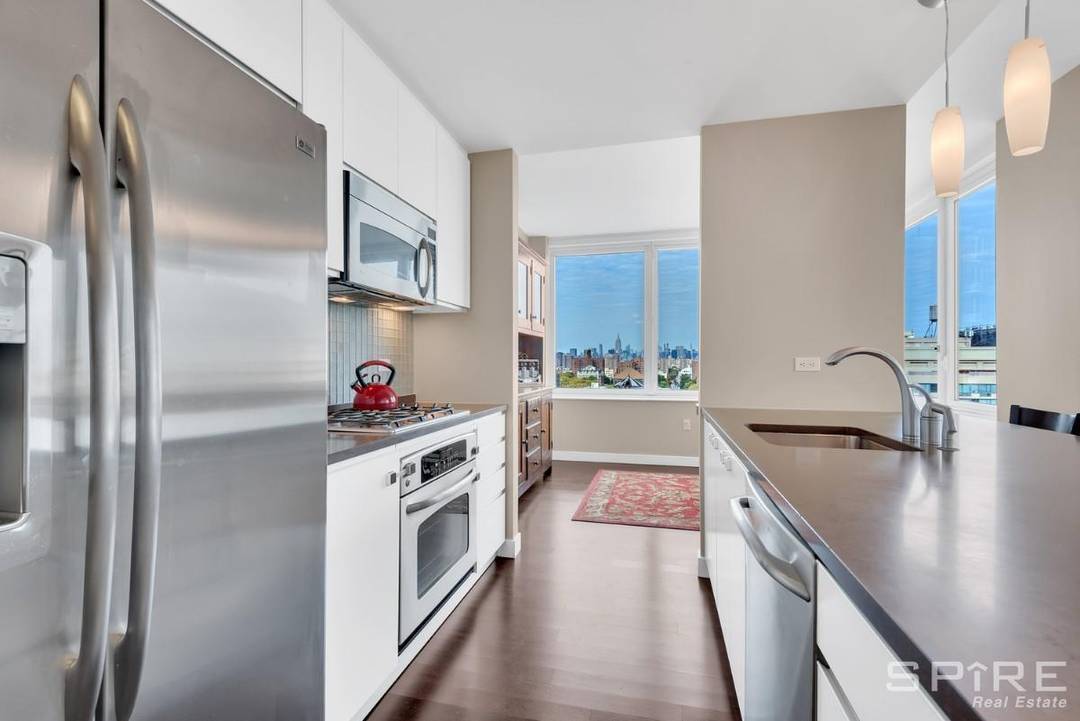 Welcome to Apartment 21A at the Oro, a bright and spacious two bedroom home in the heart of Downtown Brooklyn.