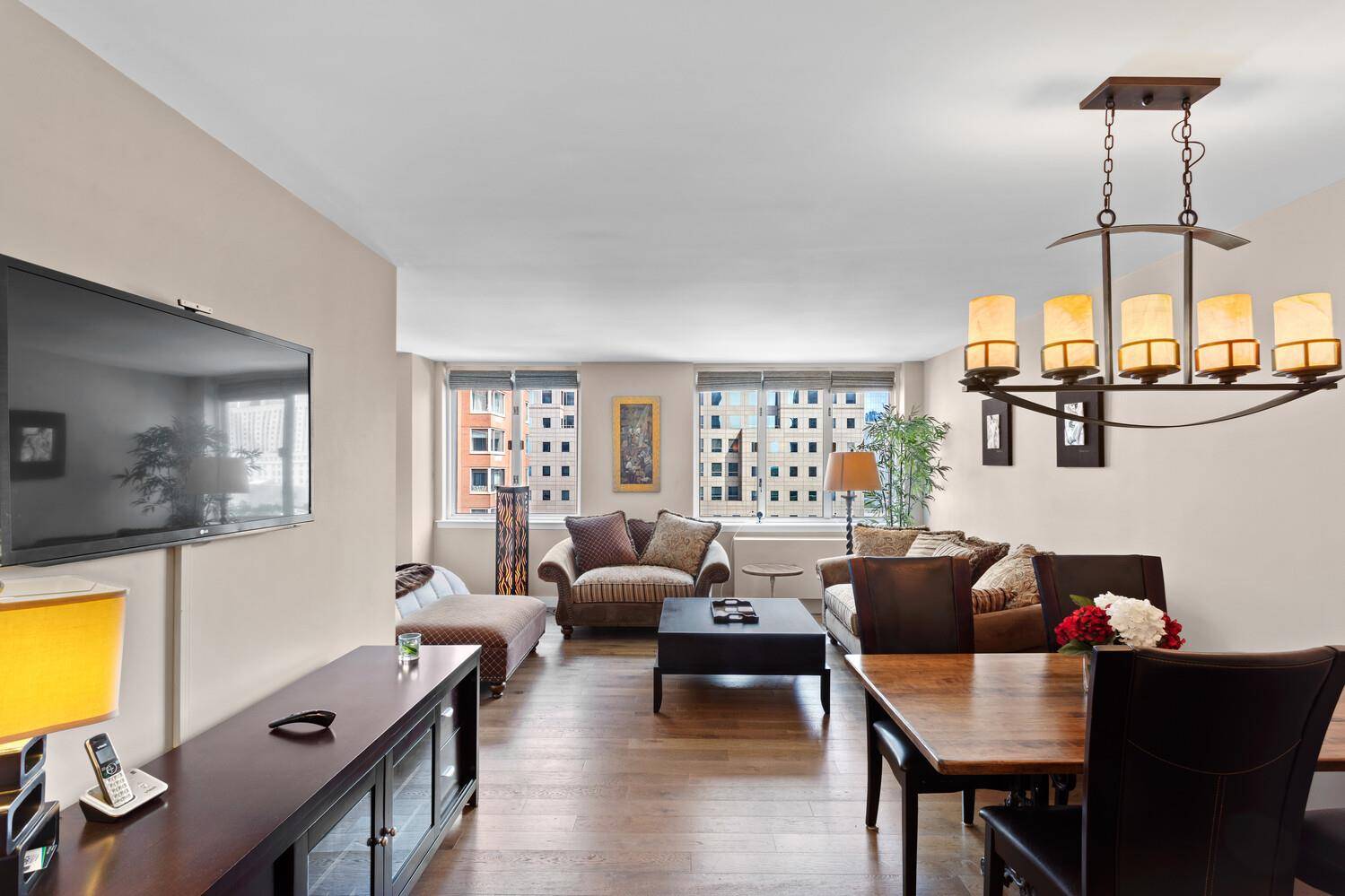Warm and welcoming, this alcove studio checks off all the boxes on a perfect home list !