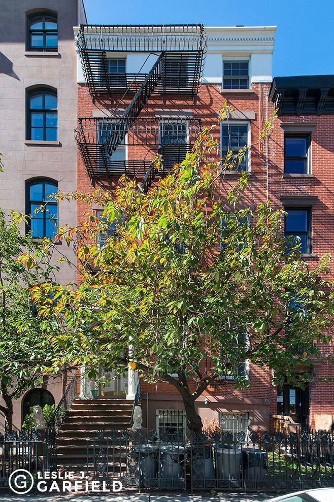 Create your own single family dream house with a private backyard, rooftop, and over 9, 000 square feet.