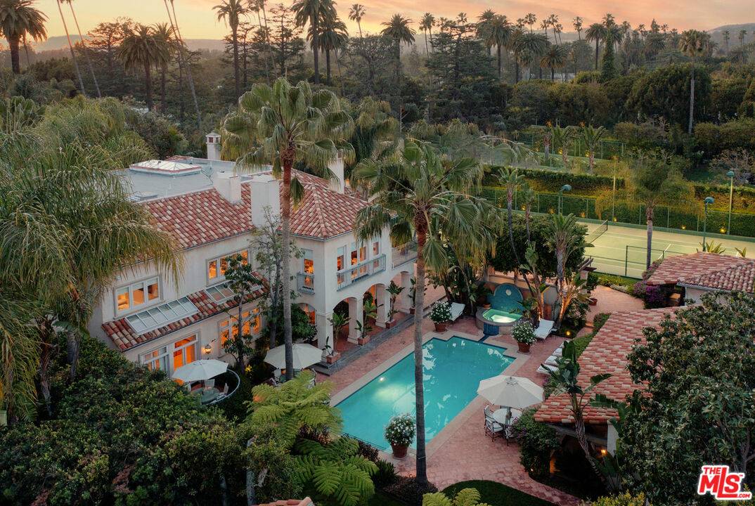 812 N BEDFORD DR 10.0 Beverly Hills Post Office | B.H.P.O. LA
