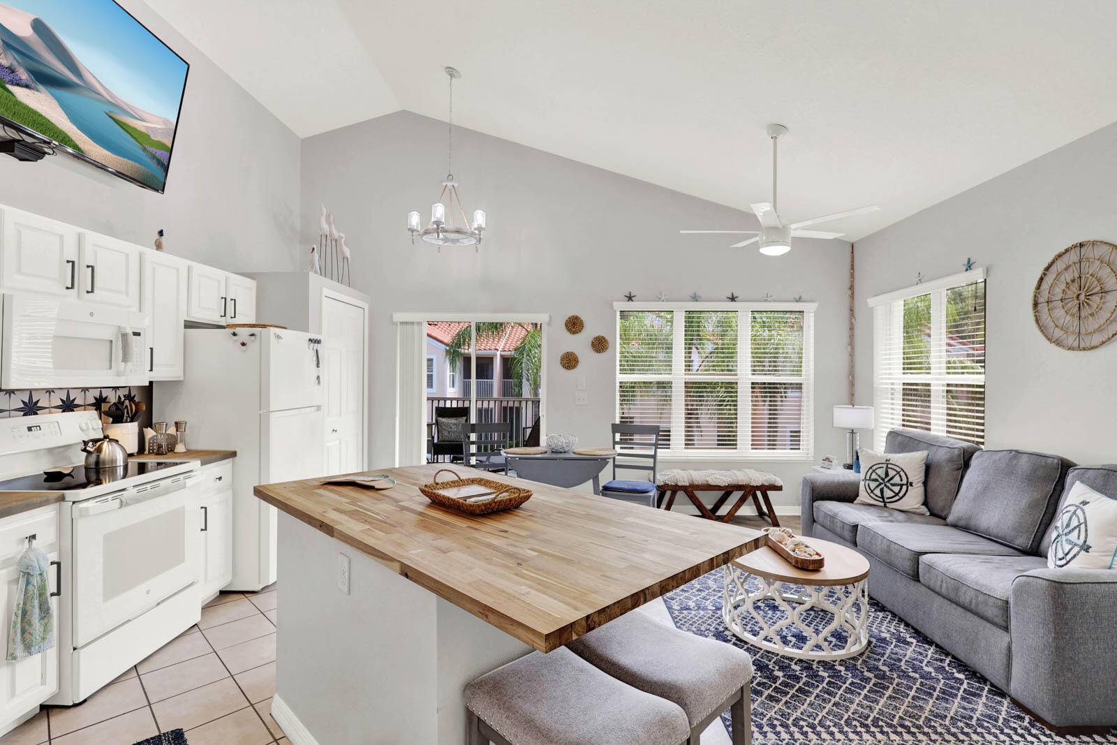 Fully updated 2BD 2BA condo in PGA Village's Golf Villas II featuring a flexible dual entry layout.