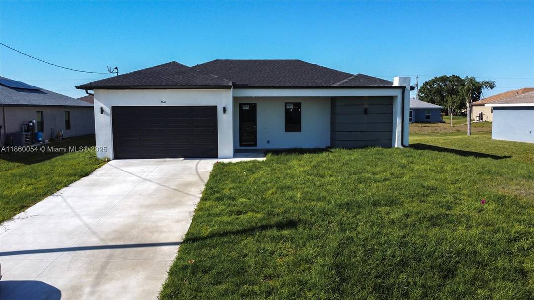 Modern 3 2. 5 in Lehigh Acres !