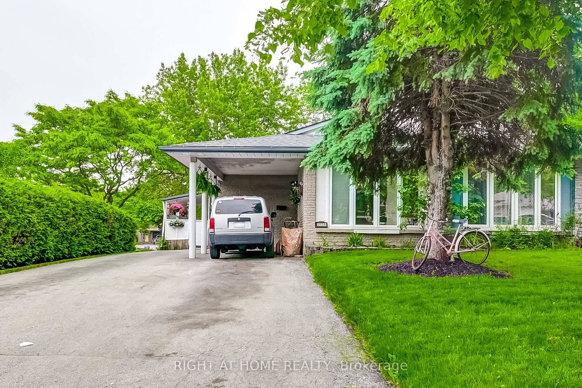 Welcome To 2034 Canning Court, A lovely Semi Detached Backsplit In The Sought After Brant Hills Community Of Burlington.
