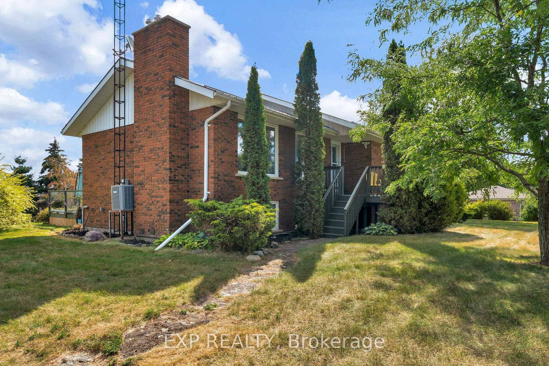Beautiful All Brick Bungalow With Million Dollar Views !