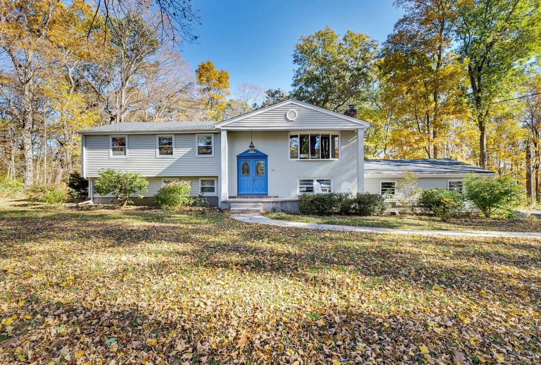 Desirable cul de sac location on a private 1.