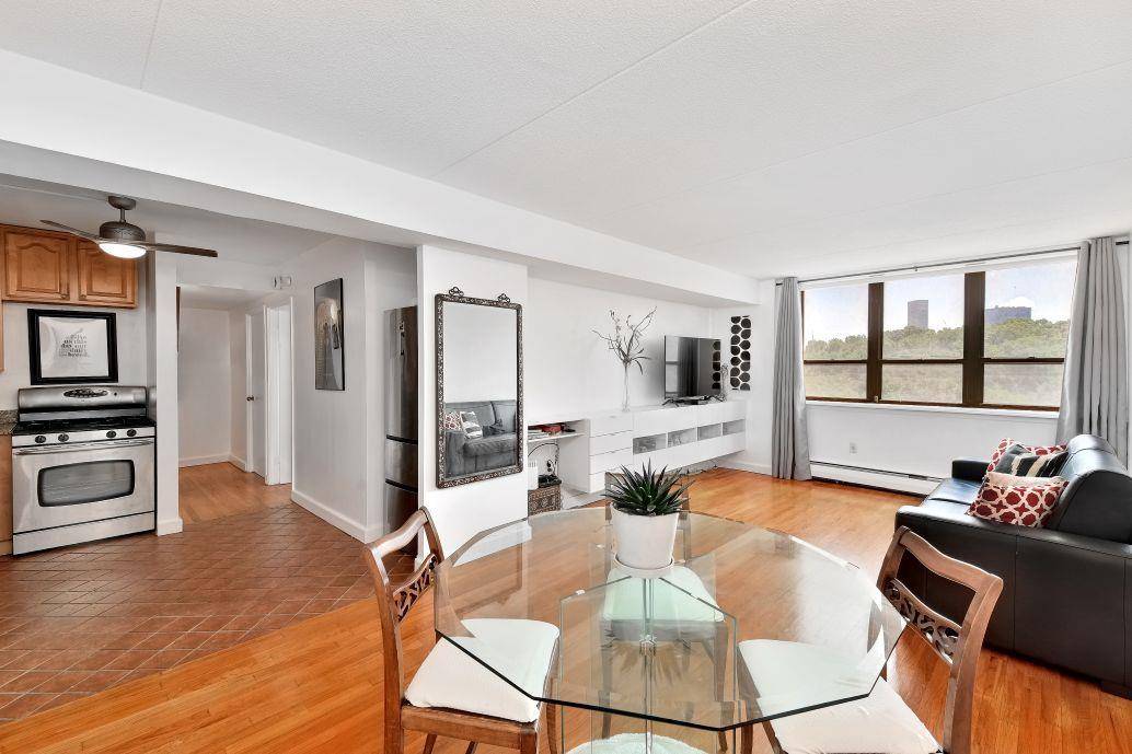 Unobstructed, straight on views of Central Park from every room.