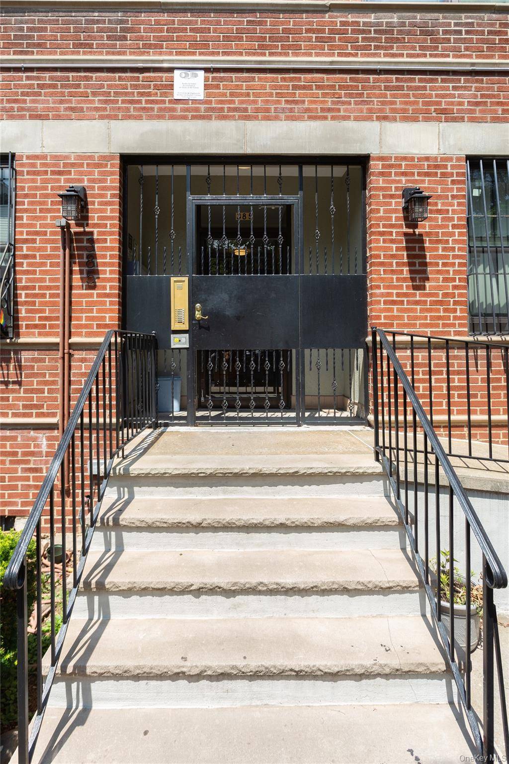 Charming Park Slope Condo with modern amenities, nestled between 4th amp ; 5th Ave.