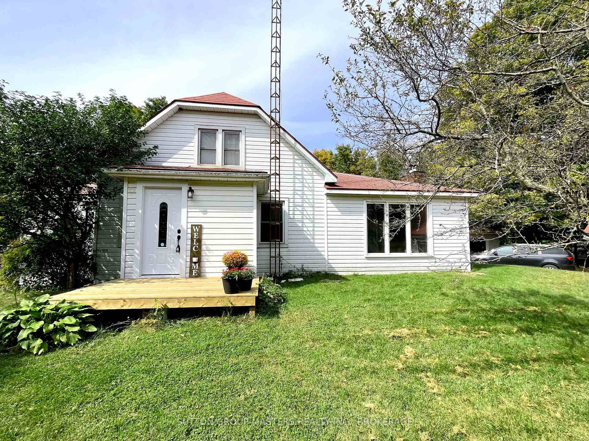Looking for a country home that is only a short drive into Kingston ?