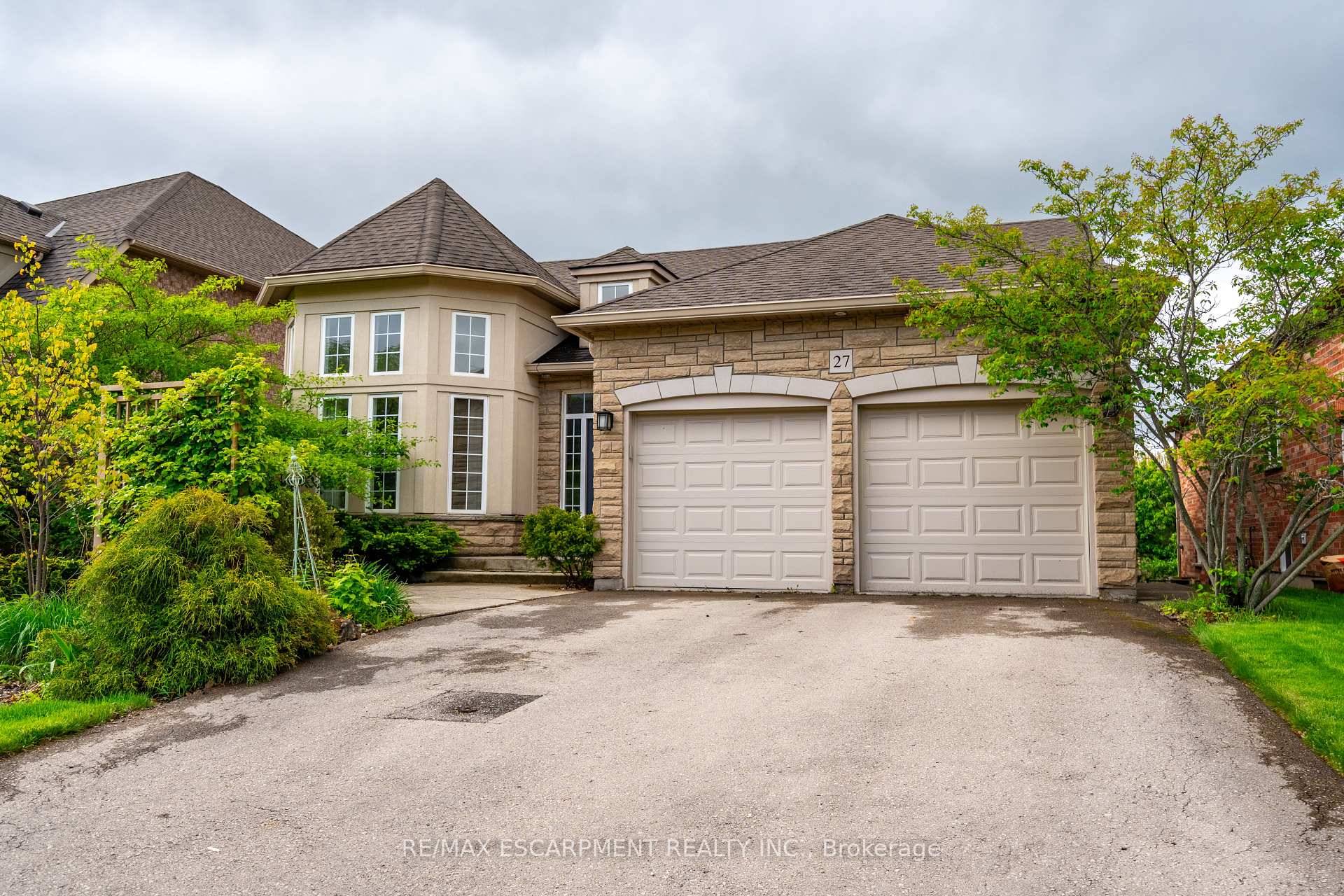 Sprawling bungalow beauty lovingly maintained by the same owner since built.