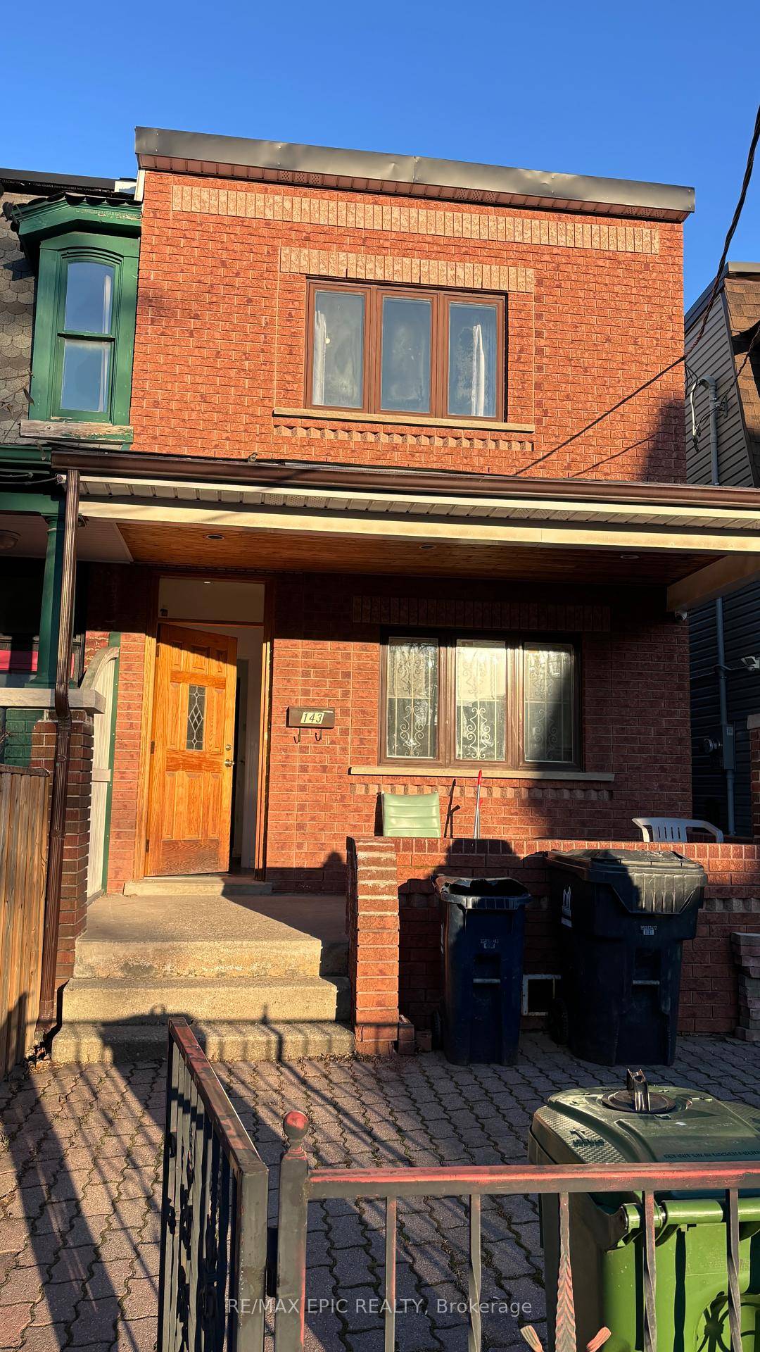 Private entrance for each floor, FULLY FURNISHED ALL UTILITIES INCLUDED in the rent.