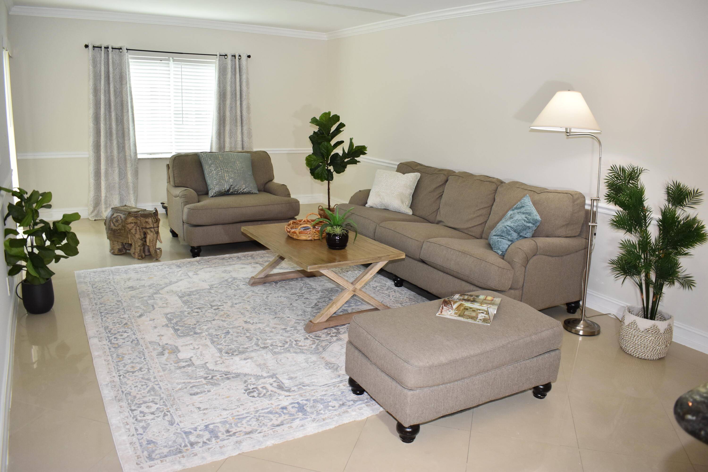 Spacious 1 Bedroom Delray Beach Condo with 2 Full Bathrooms and a bonus room for your home office.