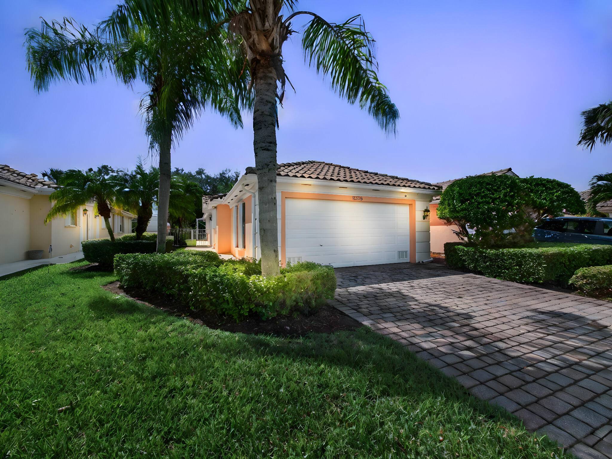 Welcome to this stunning 2 bedroom, 2 bathroom Capri Villa with a private pool in the highly desirable Lakes at Tradition community.