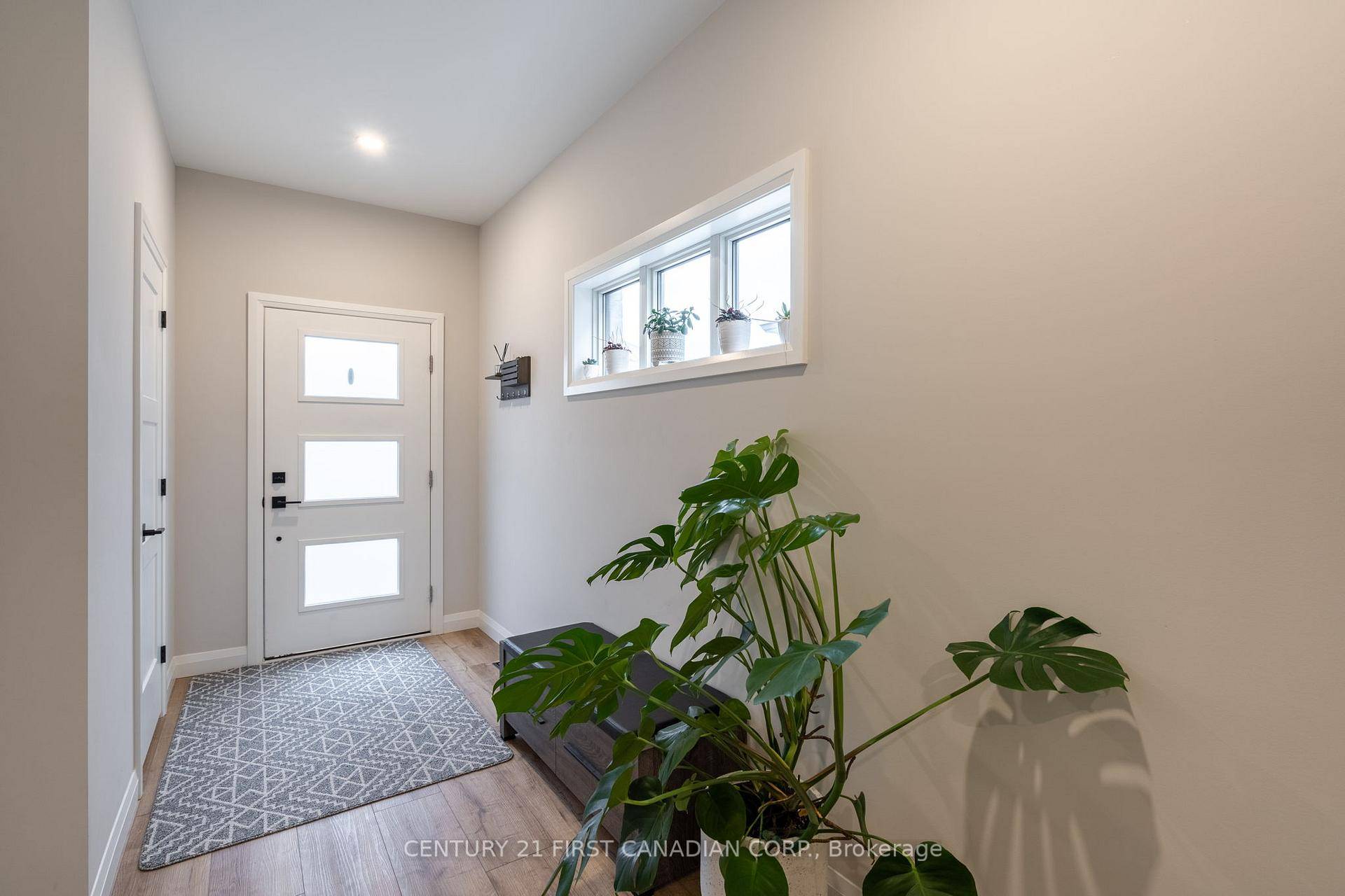 Welcome to your next home at 9 17 Nicholson Street, ideally situated in the heart of the charming Lucan, Ontario.