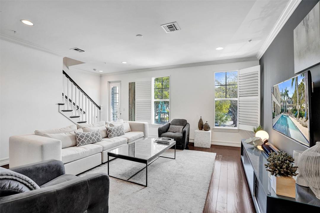 Welcome to this modern seasonal rental just steps away from the famous Atlantic Avenue, in the heart of Delray Beach.