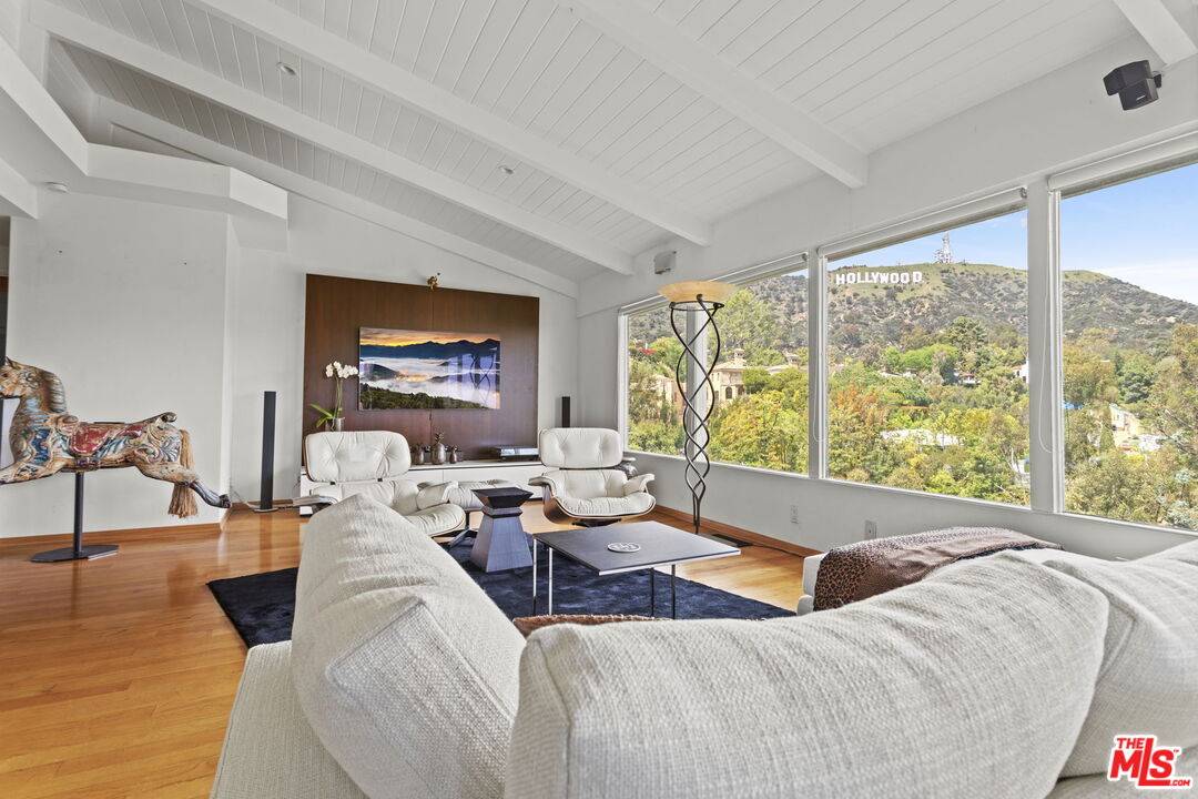 3162 Durand Dr 3.0 Hollywood Hills East LA
