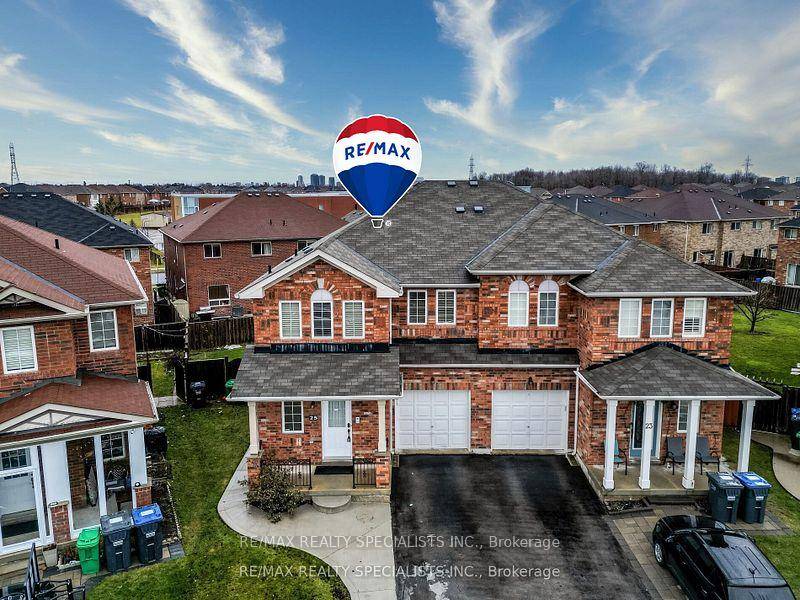 Gorgeous, Semi Detached House Upper Portion Only.