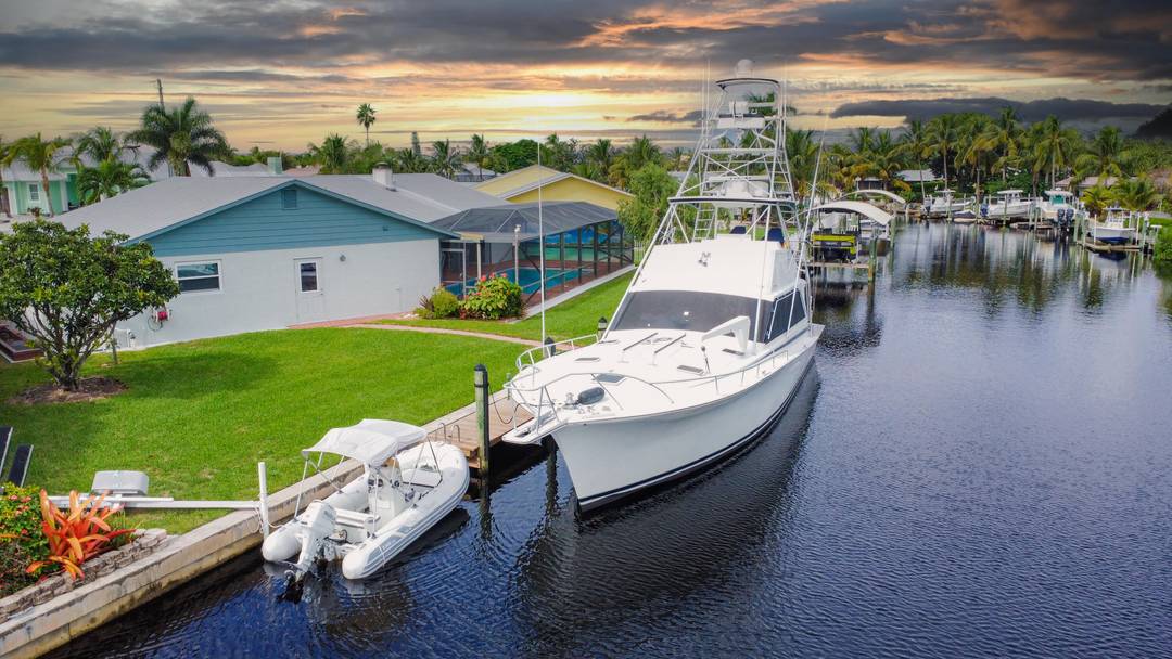 Seasonal Waterfront Rental in Lighthouse Point Dock, Pool Fishing Paradise !