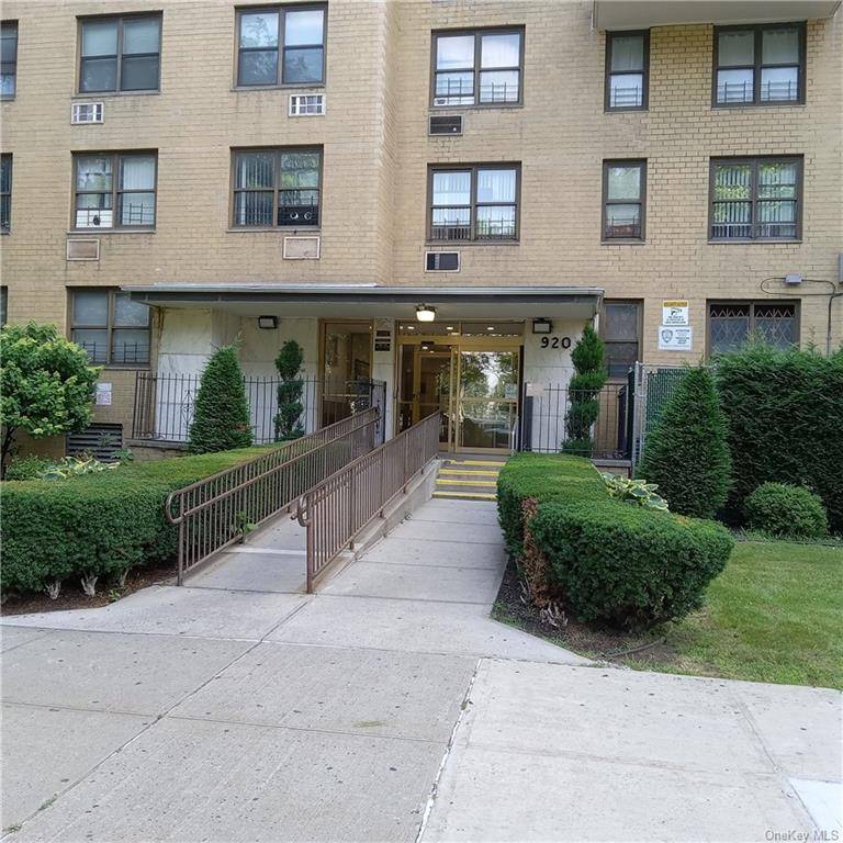 Nice 1 bedroom, 1 bath, with a private balcony on the 8th floor of this HDFC coop building in the Soundview area of the Bronx.