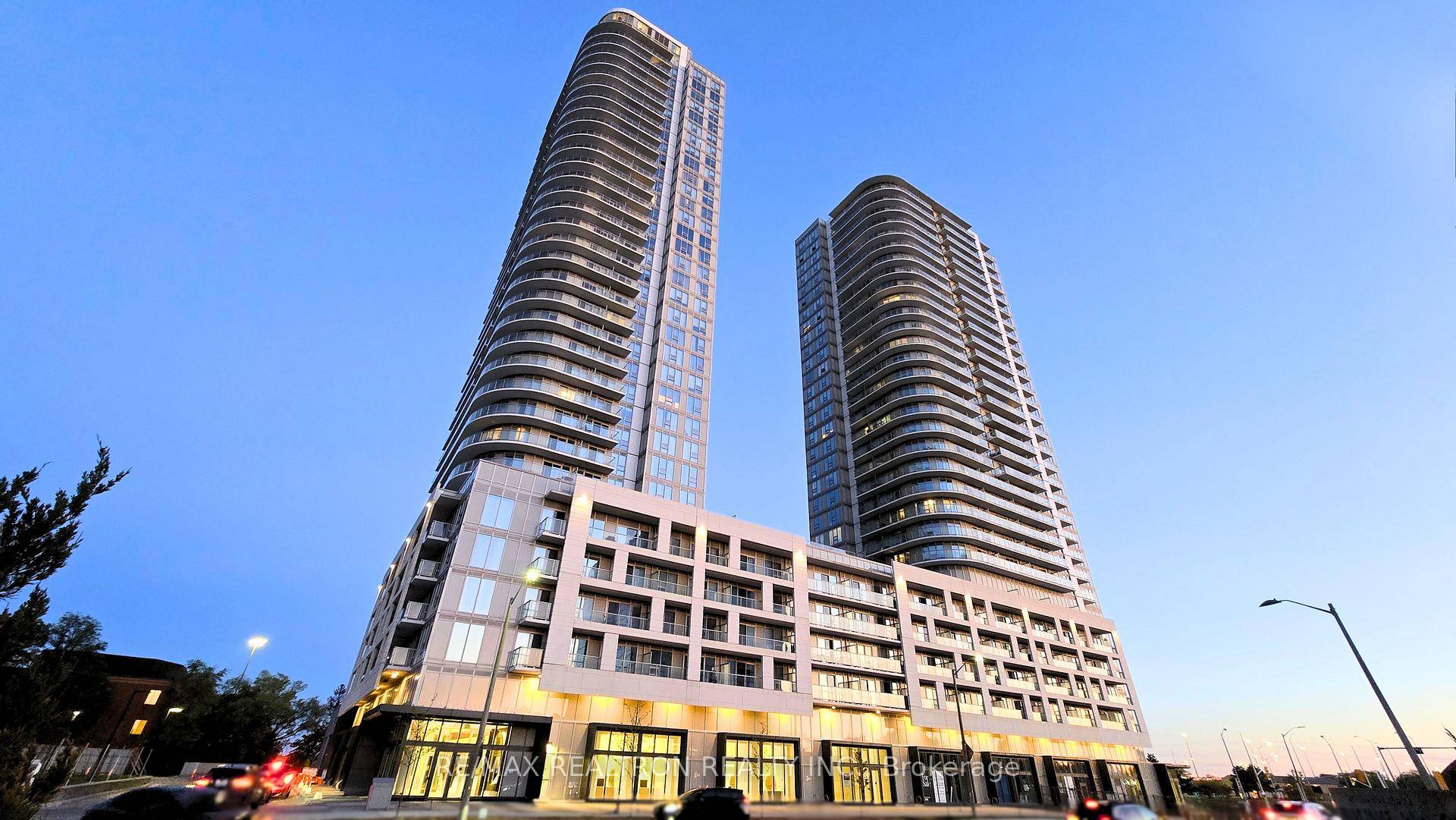Modern amp ; Functional 1 Bedroom Den Unit at K Square Condos !