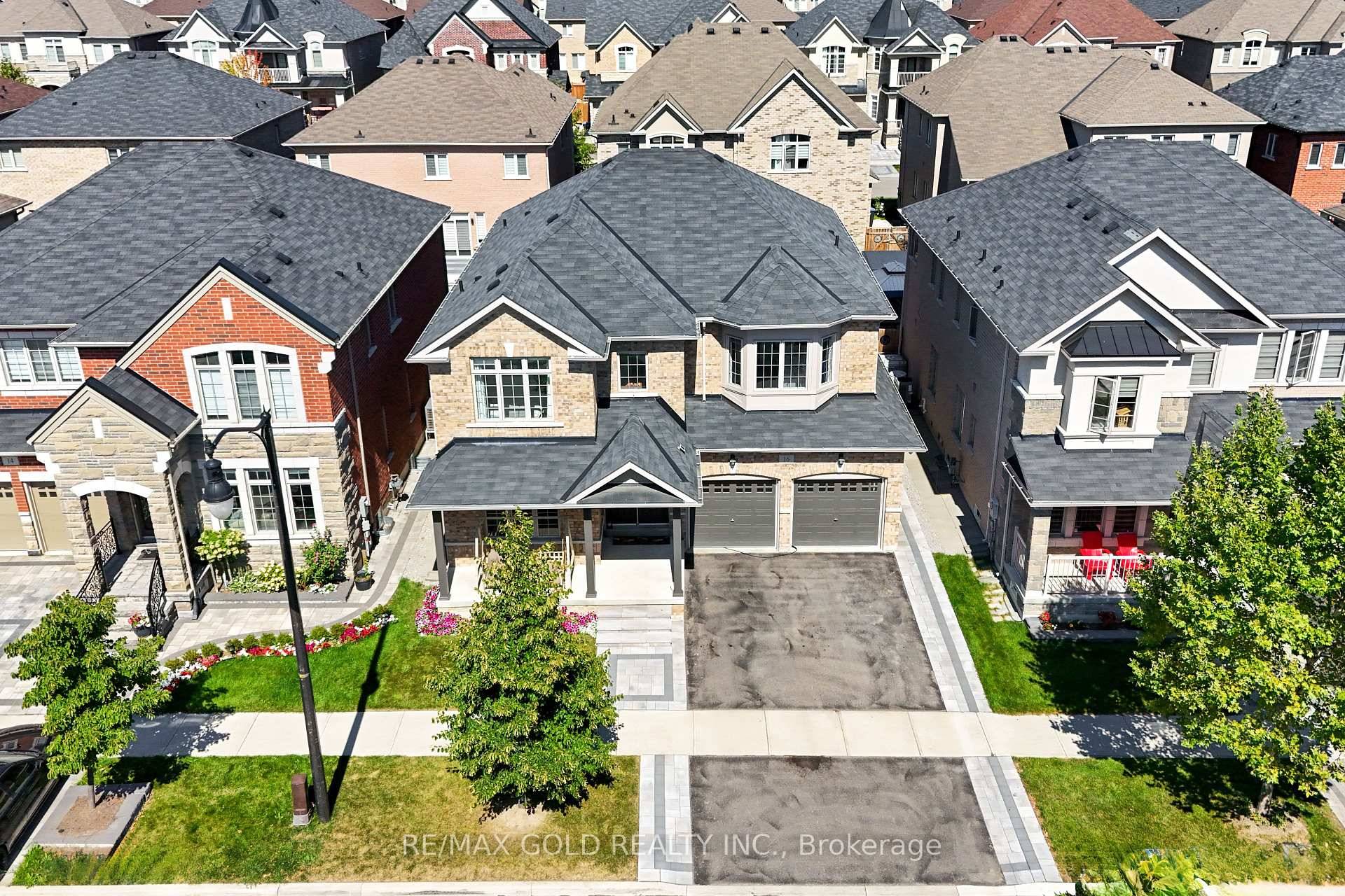 Aprx 3100 Sq Ft ! ! Come amp ; Check Out This Upgraded Fully Detached Luxurious House, Built On 46 Ft Wide Lot With.