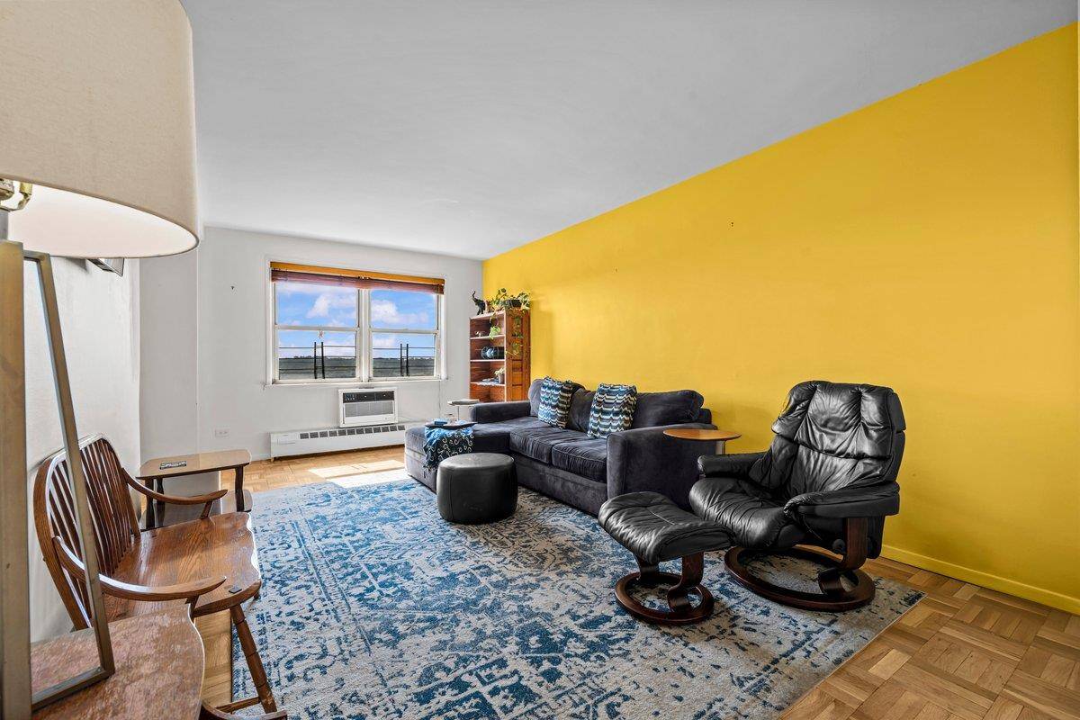 NEW PRICE ! ! ! Welcome to 5500 Fieldston Road, Apt.