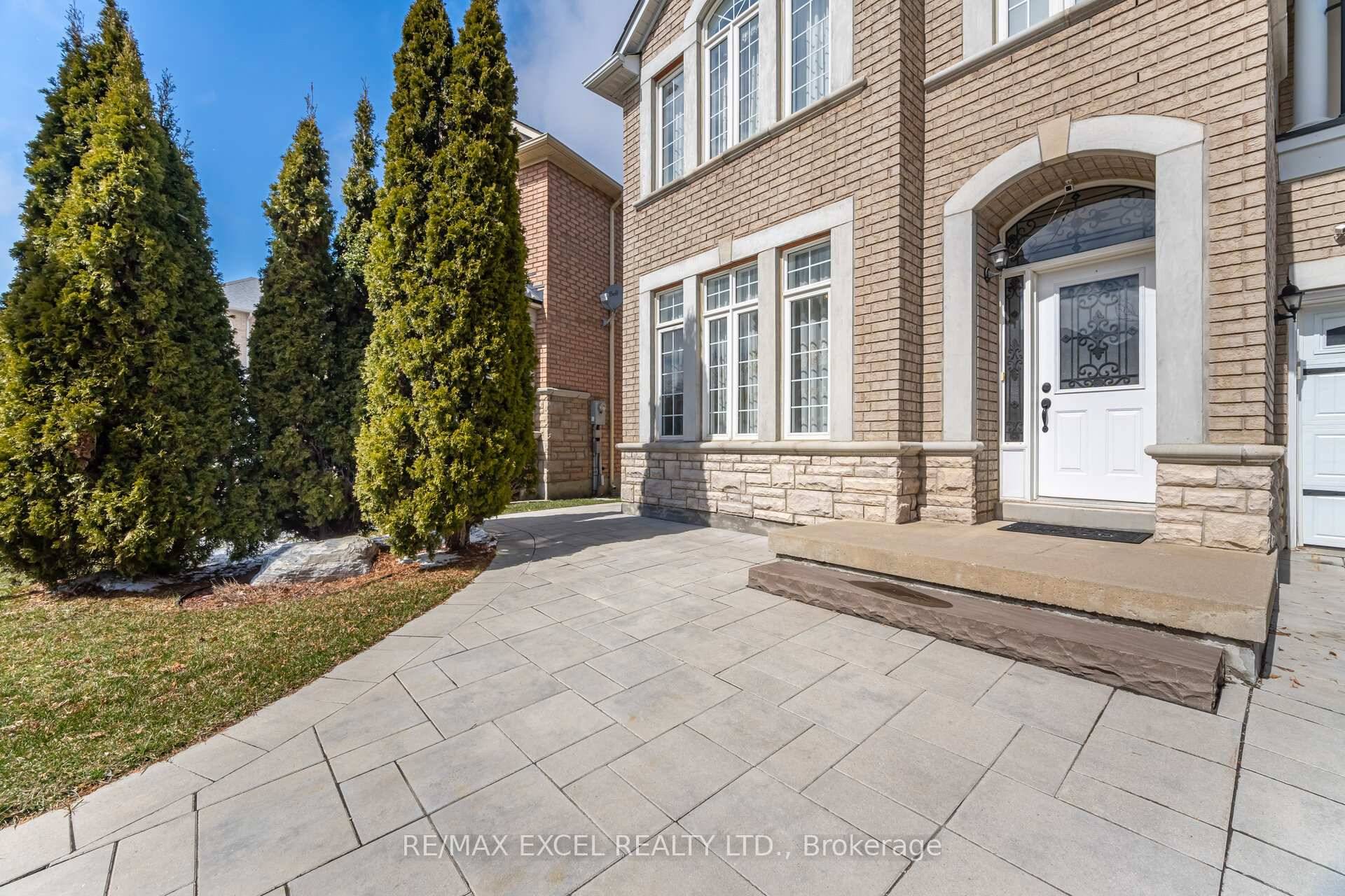 Absolutely stunning executive home on one of the largest premium lots, backing onto a serene ravine with full privacy !