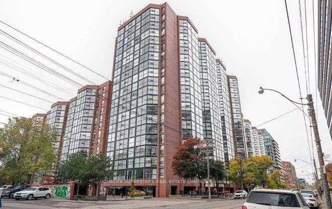 Stunning 2Bedroom Solarium Condo in the Heart of the City.
